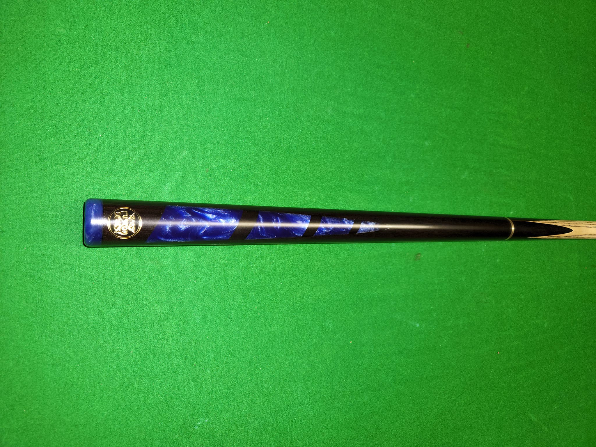 Custom snooker cue